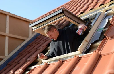 Pose de fenêtres de toit Velux à Lorleau